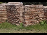 05995 ostia - regio iii - insula vii - caseggiato (iii,vii,7) - ostecke - 06-2024.jpg